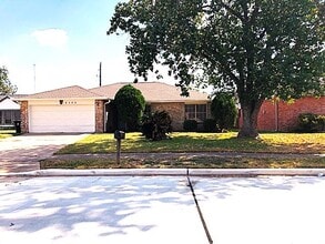 Building Photo - 8323 Quail Hills Dr