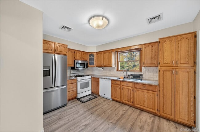 Building Photo - 20 Peter Bush Dr