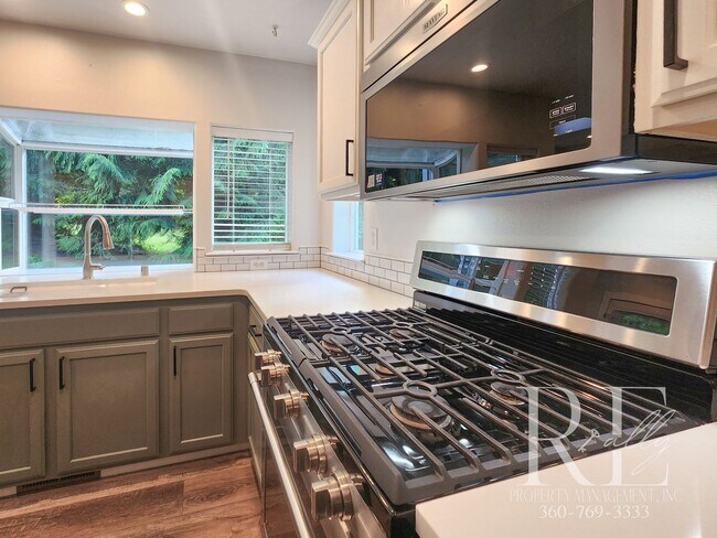 Building Photo - Forest-Edged Retreat with Pasture Access –...