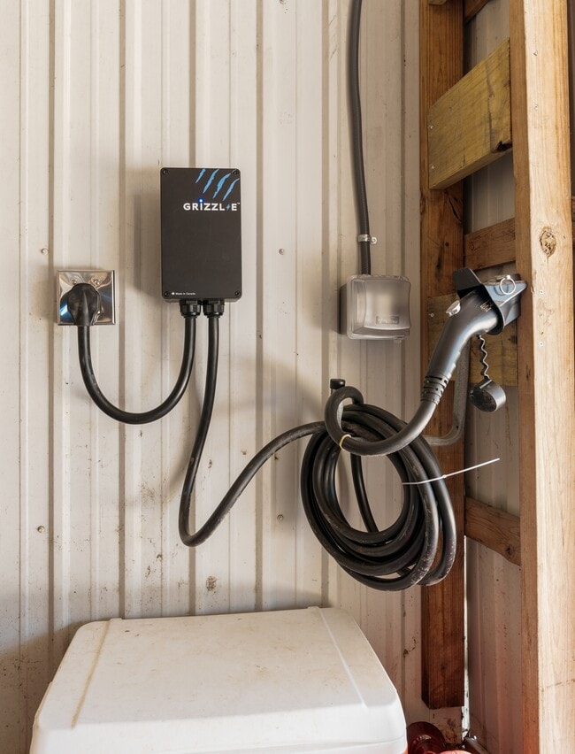 Building Photo - 308 Keller St