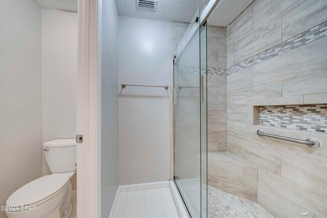 Building Photo - 305 S Star Ave