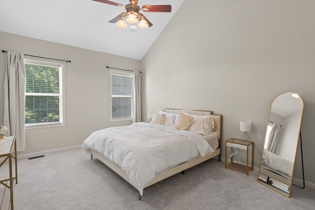 Building Photo - Gorgeous 4 Bedroom Home with Spacious Layo...