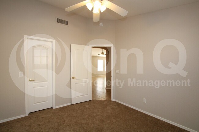 Building Photo - 142 W Smoke Tree Rd