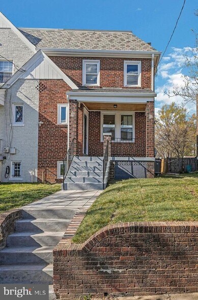 Building Photo - 113 Madison St NW