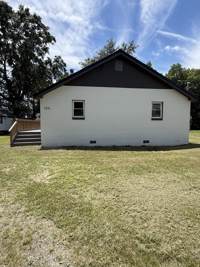 Building Photo - 106 Molette St