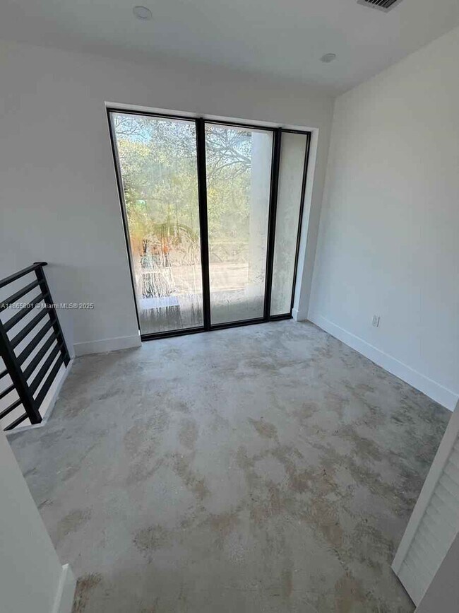 Building Photo - Northwest 99th Terrace, Miami, FL 33147 - 4 BR 3 BA townhouse