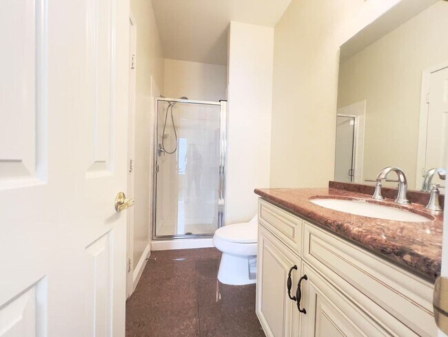 Building Photo - Great location house in Green Valley