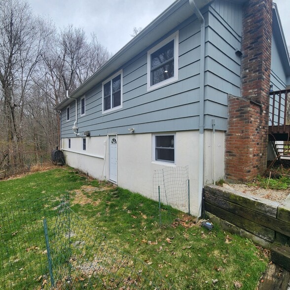 Building Photo - 113 Church Hill Rd