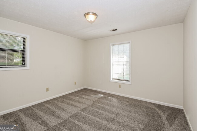 Building Photo - 320 Freeport Dr