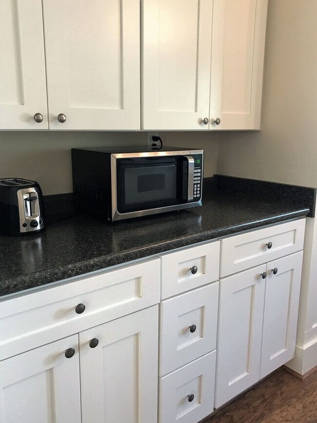 Building Photo - Windsor St-214