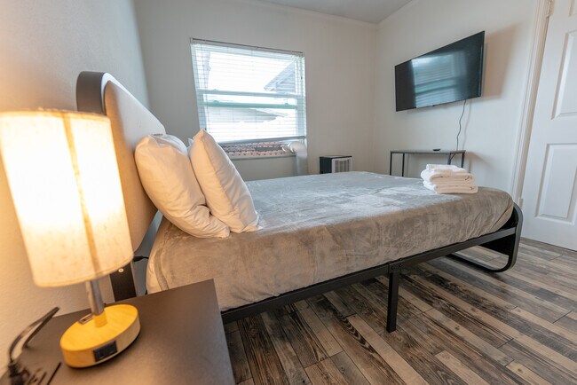 Building Photo - 2627 Ambergate Rd