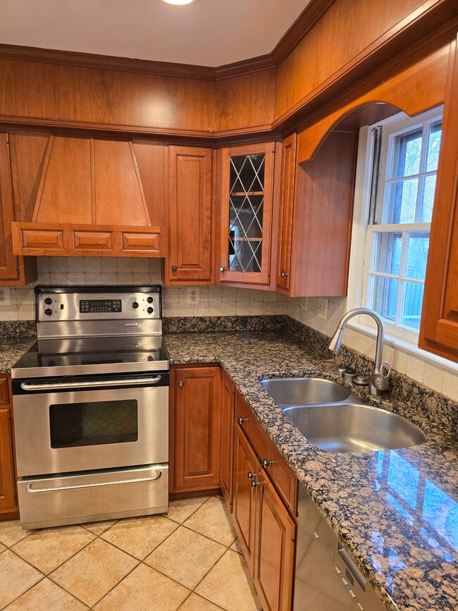 Building Photo - 5515 Cheshire Meadows Way