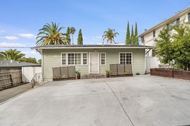 Building Photo - 14785 Van Ave
