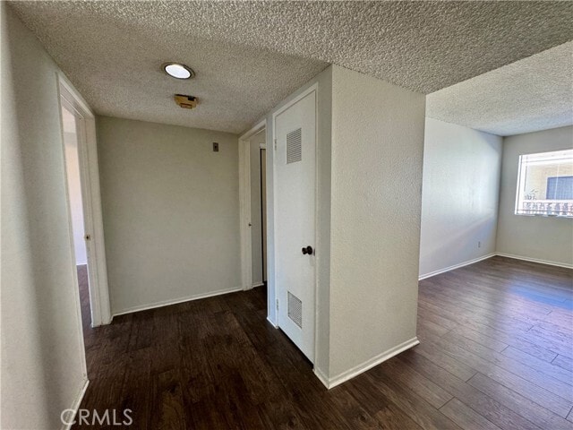 Building Photo - 987 E Del Mar Blvd