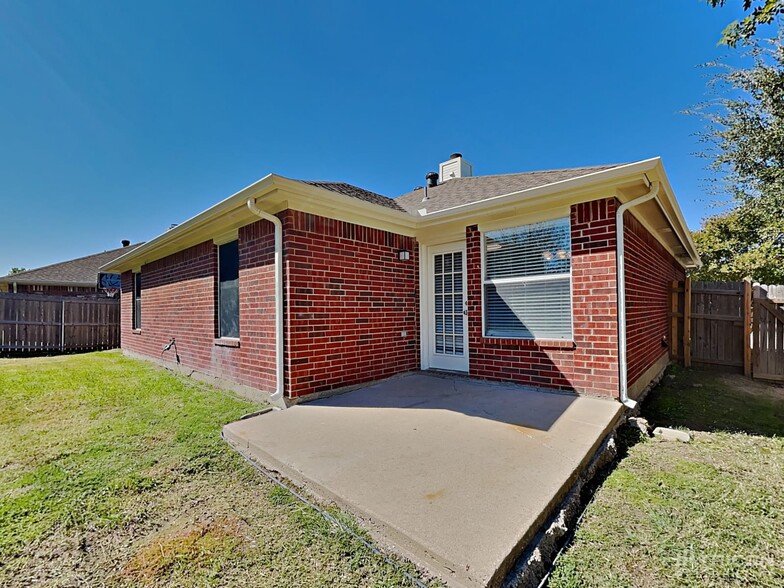 Building Photo - 1410 Misty Meadow Dr