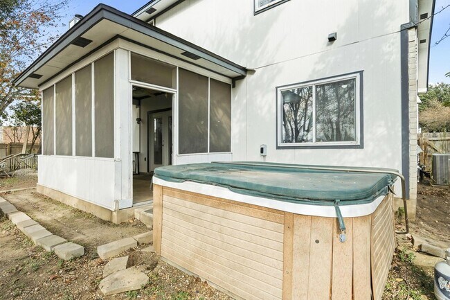 Building Photo - 1410 Katie Lynch Dr