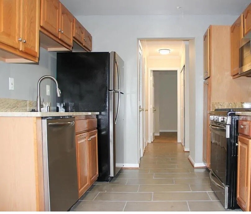 Building Photo - 16420 Ellipse Ter