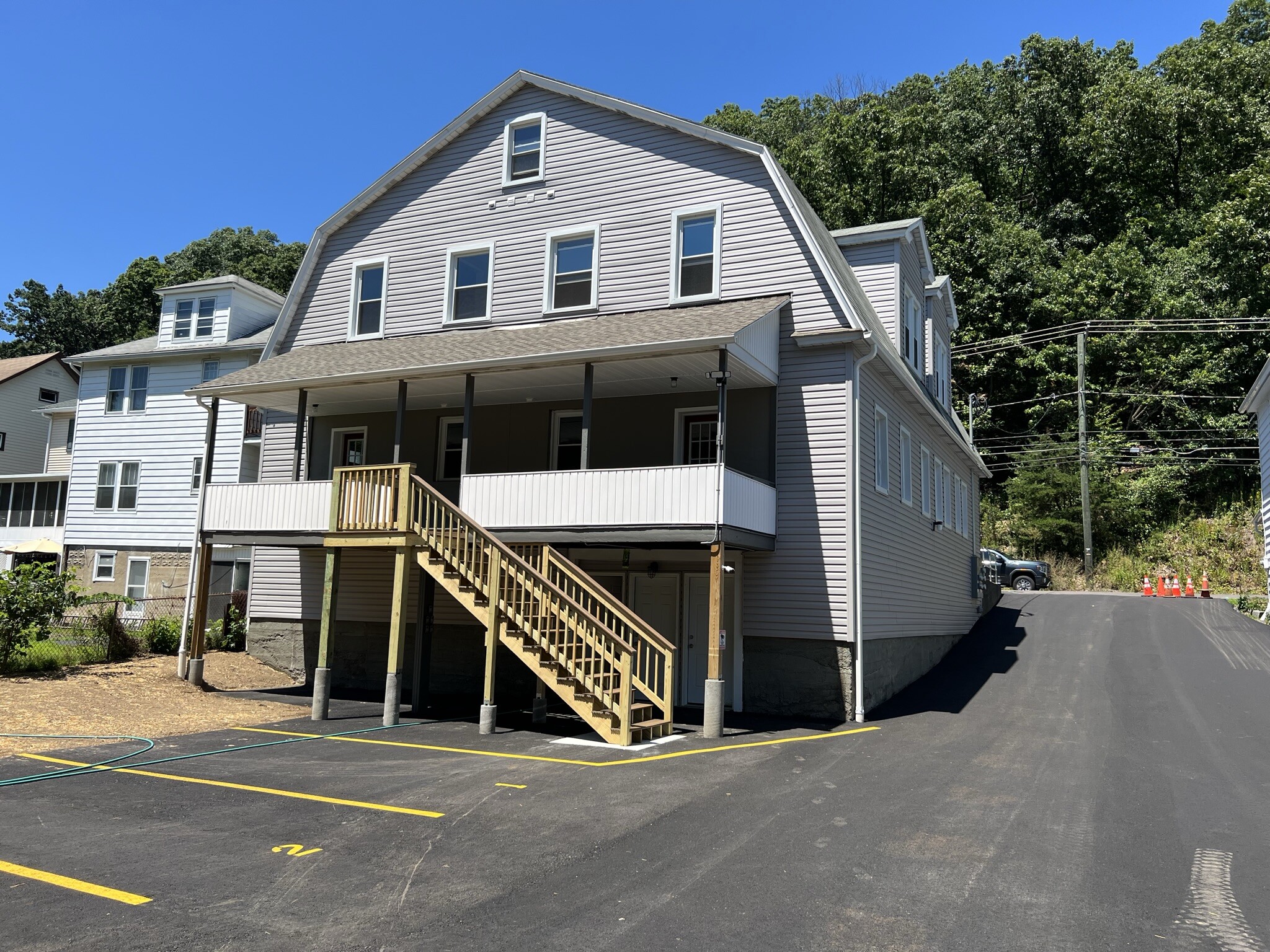 Rear Exterior - 3007 S Main St
