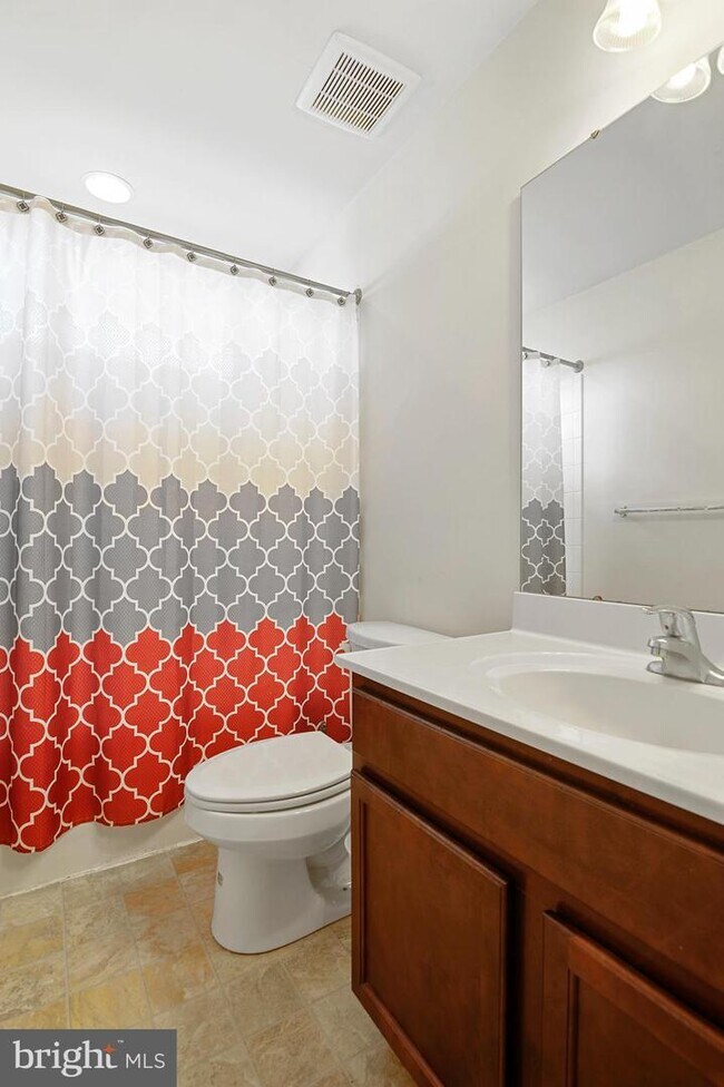 Building Photo - 37 Naomi St