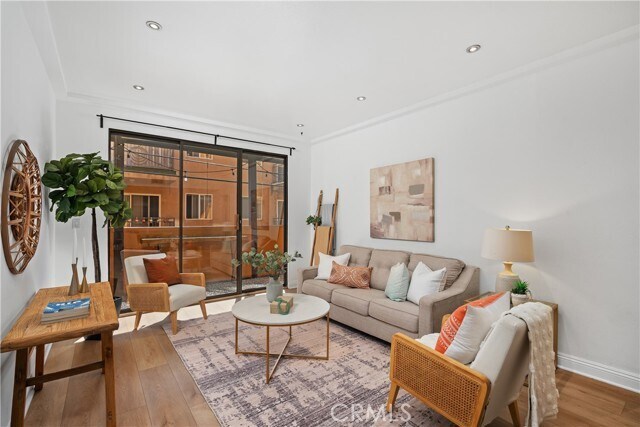 Building Photo - 828 N Hudson Ave