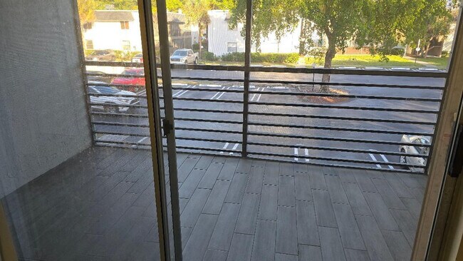 Building Photo - 2810 Riverside Dr