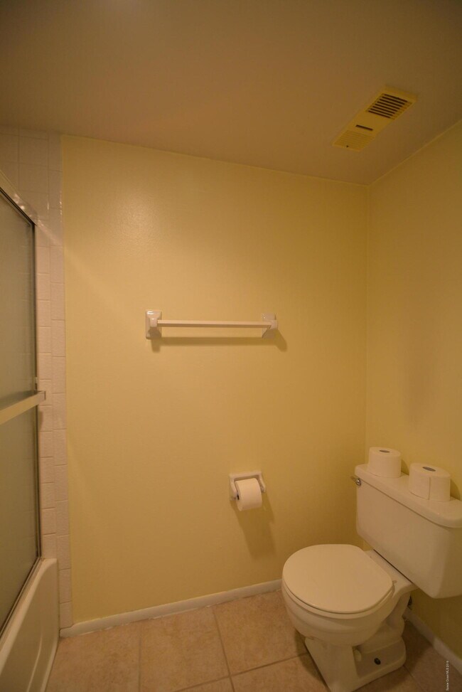 Building Photo - 915 Sonesta Ave NE