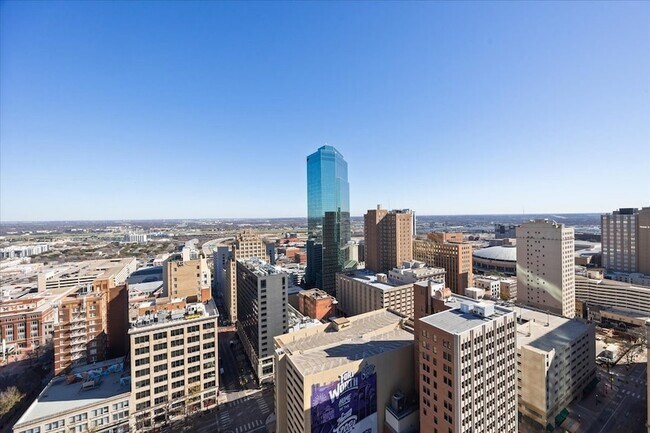 Building Photo - 500 Throckmorton St