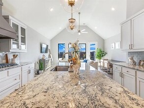 Building Photo - 2214 Rook Dr