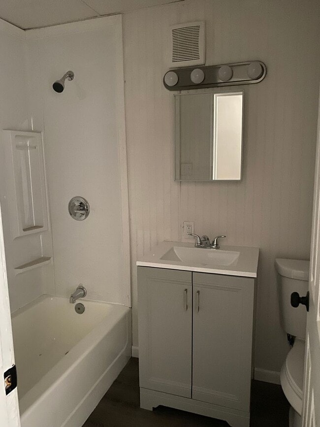 Building Photo - LIMITED TIME**NO APPLICATION FEE**1/2 OFF DEPOSIT**