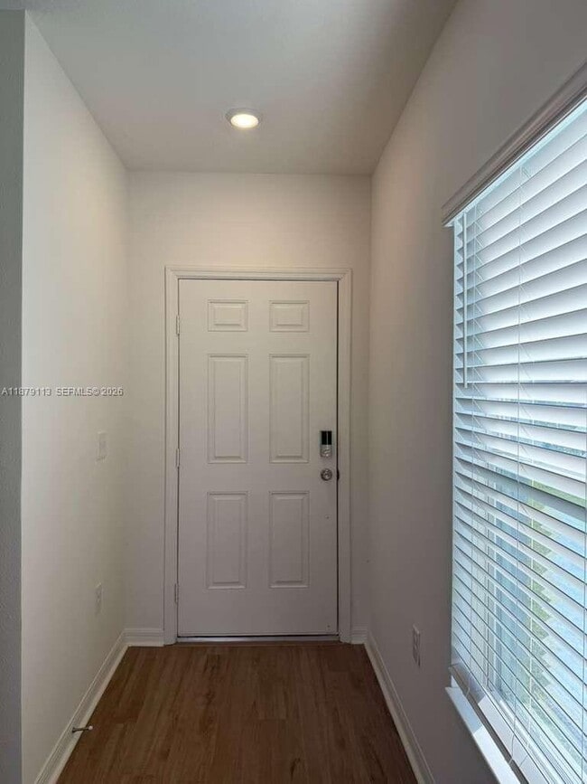 Building Photo - 410 Sequoia Dr