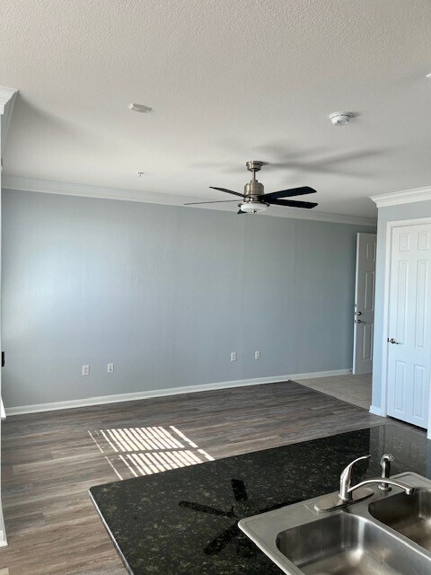 Building Photo - 7575 Kirby Dr