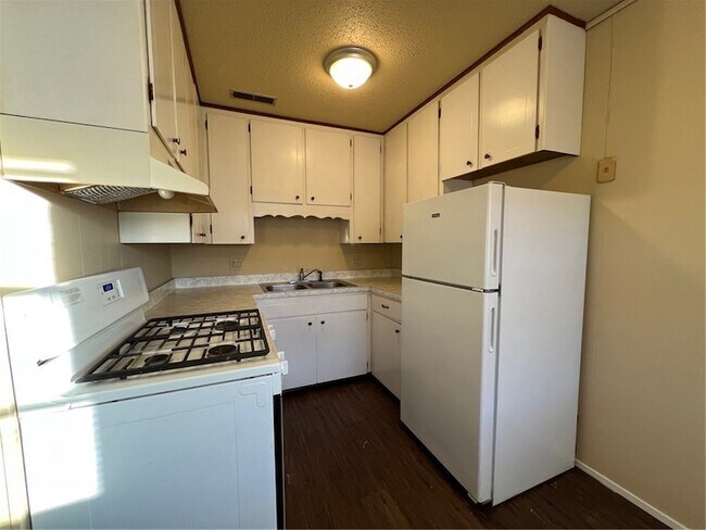 Building Photo - 400 N Campbell Dr