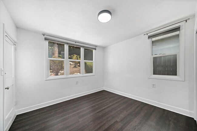 Building Photo - 4978 N North Maywood Ave