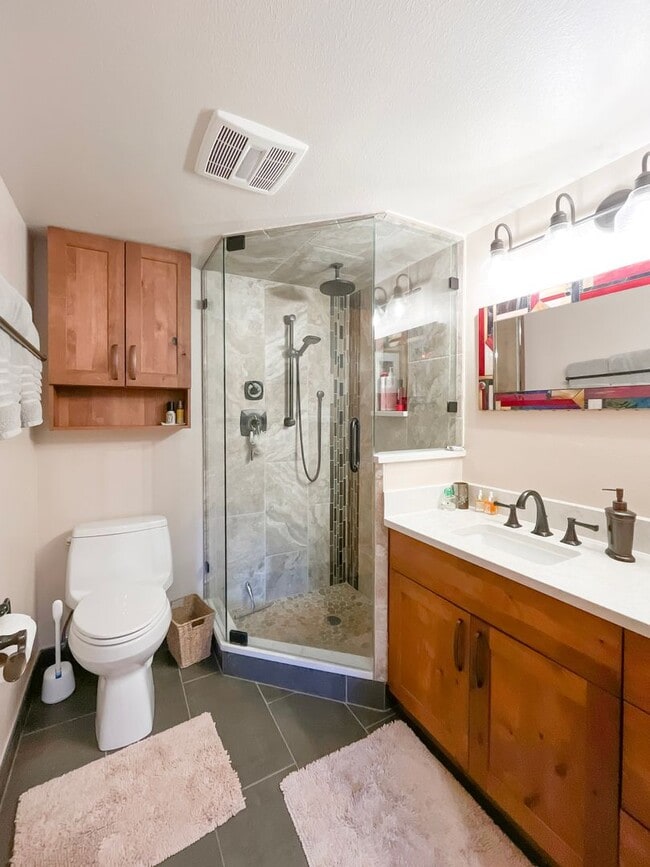 Building Photo - Walk to Town, Overlooking Carter Park, Garage Parking - Updated 2 Bed/2 Bath Available Now for Sk...