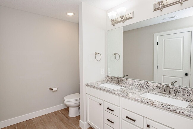 Building Photo - 4919 Kenora Dr