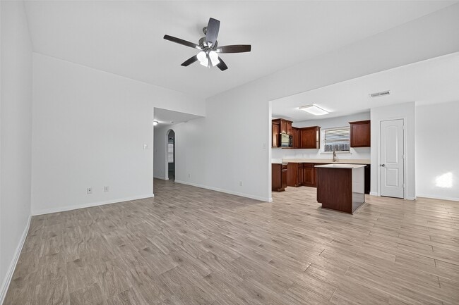 Building Photo - 6009 Cypress Ln