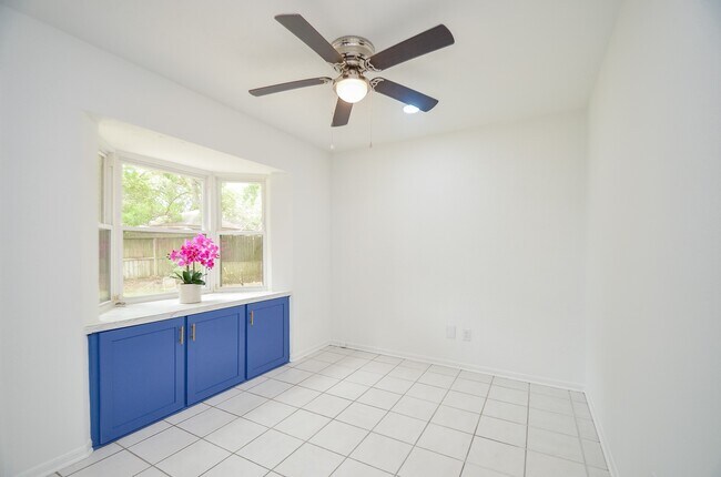 Building Photo - 10707 Sagewind Cir