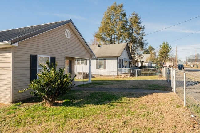 Building Photo - 2 bed/1 bath site built home