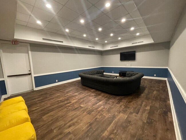 Building Photo - 935 La Posada Dr