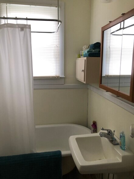 Building Photo - 701 Market St