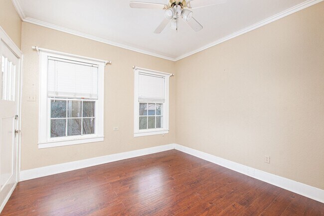 Building Photo - Spacious 4 Bed / 2 Bath Home with Garage & Fenced Backyard in Central Temple