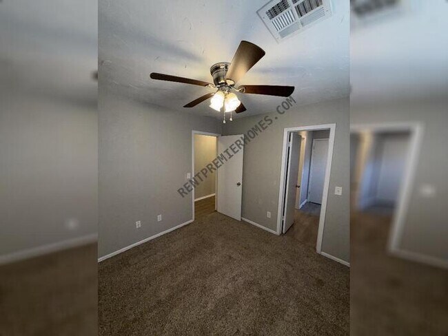 Building Photo - 10101 Carnie Cir