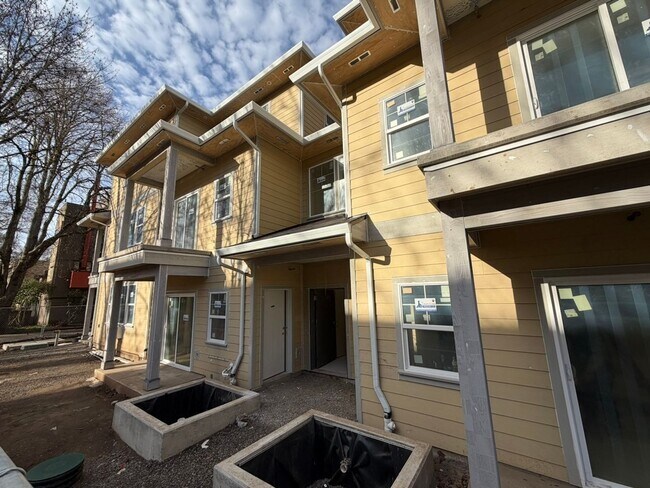 Building Photo - Lincoln St. Apartments