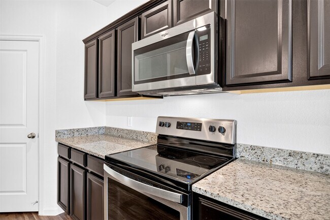 Building Photo - 1024 Banyon Tree Ln