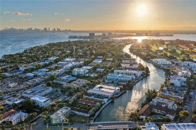 Building Photo - 1135 Marseille Dr