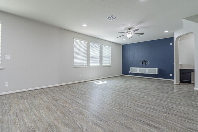 Building Photo - GORGEOUS 4BR 2.5 BATH WITH LOTS OF NEIGHBORHOOD AMENITIES! Available August 7th!