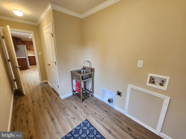 Building Photo - 171 N Almond St