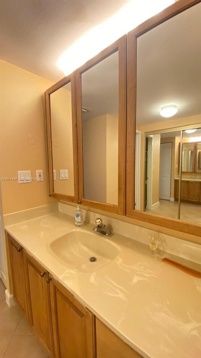 Building Photo - 177 Ocean Ln Dr