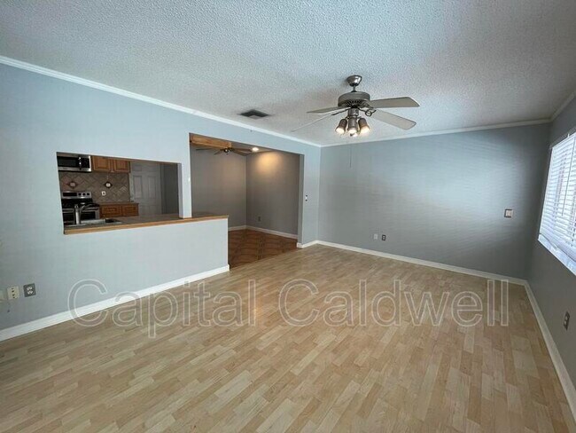 Building Photo - 12813 Starling Dr