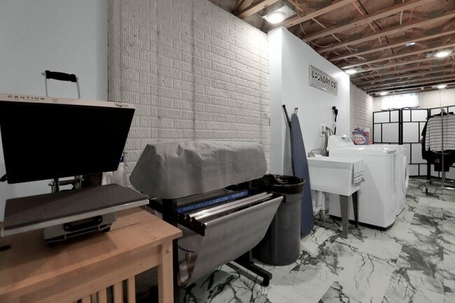 Building Photo - 224 Rockmill St